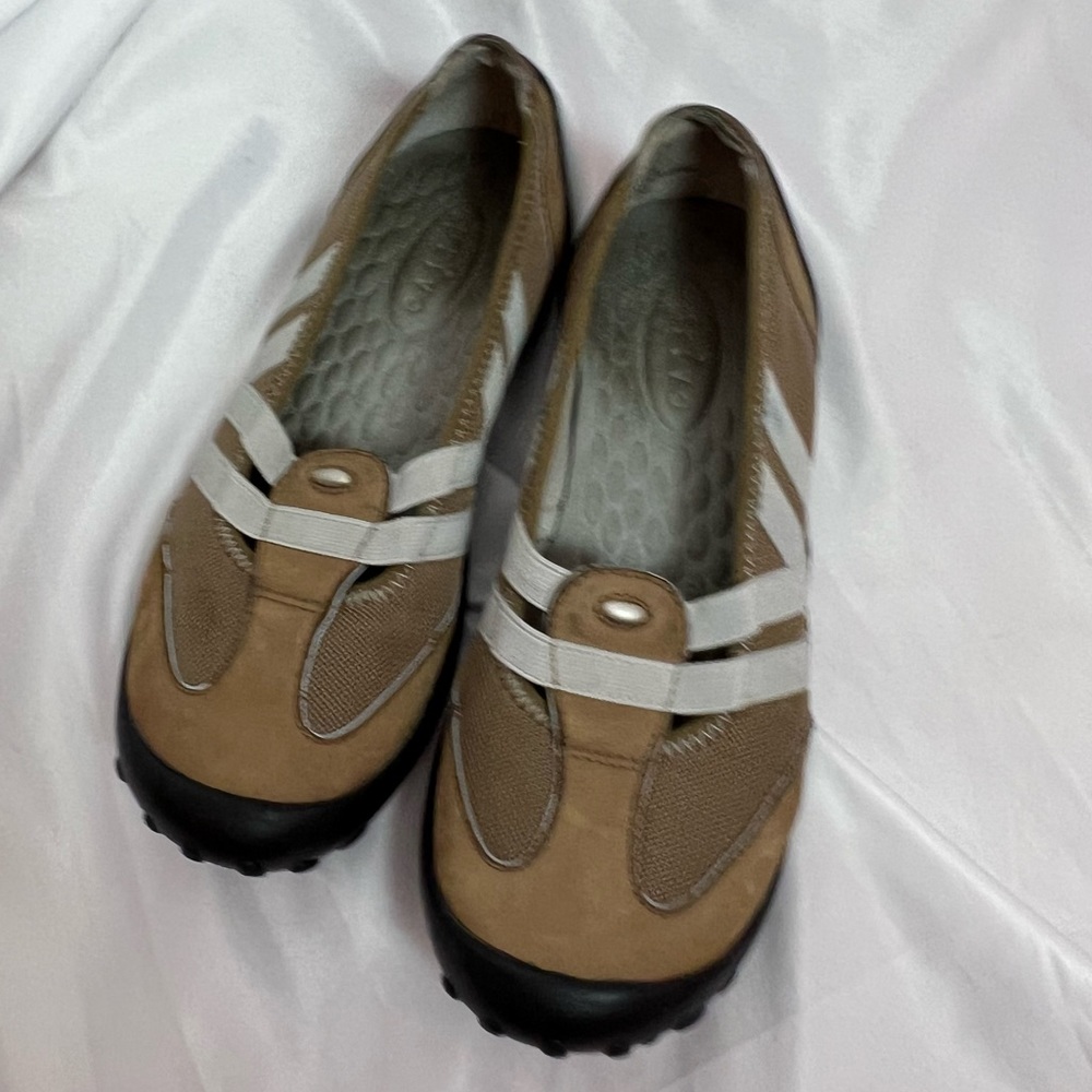 Privo by Clarks Leather Slip On Flats, size 6